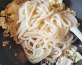 豚ひき肉とキャベツと卵の焼きうどん作り方6写真