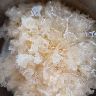 白木耳のとろみを引き出す戻し方・煮方:工程1