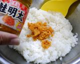 簡単！悪魔のおにぎり　鮭明太作り方1写真