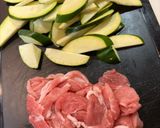 豚肉とズッキーニの梅ニンニク炒め作り方1写真