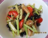 蒸し黒豆とセロリウインナ昆布だし炒め😋作り方5写真
