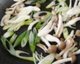 鮭の西京漬けとしめじ長ネギの七味炒め作り方4写真