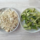 とろ旨えのき♪豚こまとブロッコリーの中華炒め作り方1写真