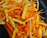大根の皮と人参と油揚げの豆板醤炒め作り方2写真