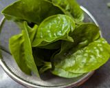 ほんのり苦み！つるむらさきのお味噌汁作り方1写真