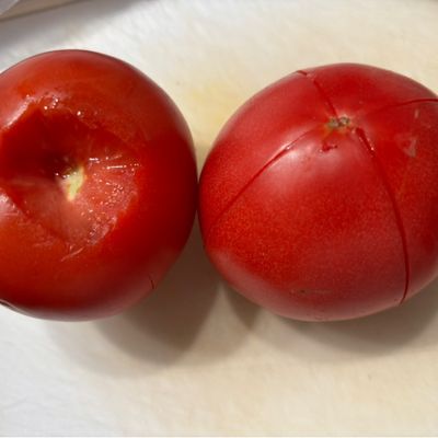 冷やしトマト。 主婦の間でバズった冷たいトマトレシピ火を使わず3分で完成