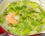 絶品♡えびと春キャベツのふわふわ卵スープ作り方3写真