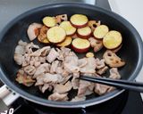 【れんこんとさつまいもと豚肉の甘辛ごま絡め】作り方4写真