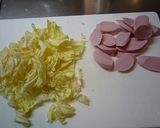 魚肉ソーセージとキャベツのマヨ醤油炒め作り方1写真