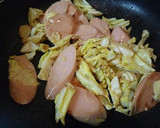 魚肉ソーセージとキャベツのマヨ醤油炒め作り方3写真