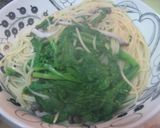 春菊きのこ鮭缶鰹節のオリーブオイルパスタ作り方4写真