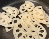 お弁当にも。蓮根ピーマン厚揚げ竹輪の甘辛照り焼き作り方4写真