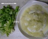 お酢でさっぱり!ビネガーコンソメスープ作り方1写真