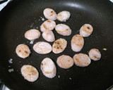 お弁当のおかず！魚肉ソーセージの甘辛焼き作り方2写真