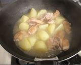 お酢でさっぱり、鶏とジャガイモのうま煮作り方4写真