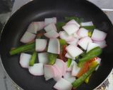 かまぼことパプリカの味ポン炒め作り方4写真