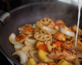 やわらか鶏むね肉とさつまいもの黒酢炒め作り方21写真