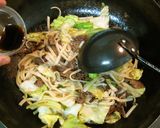 牛肉とキャベツの和風醤油焼うどん＊作り方5写真