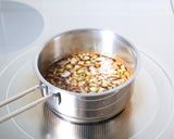 風味良い【揚げ茄子のピリ辛酢醤油浸し】作り方2写真