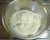 くるくる巻いてね♪黒ゴマとチーズのおやき作り方1写真