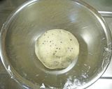 くるくる巻いてね♪黒ゴマとチーズのおやき作り方2写真