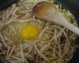 ちょっぴり甘め、もやしの卵とじ♪作り方4写真