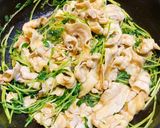 豚ばら肉と豆苗と卵のオイスターソース炒め作り方7写真