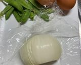 新玉ねぎとサヤエンドウと卵の炒め物作り方1写真