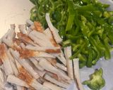材料３つで簡単⭐︎ピーマンとちくわとしらすの炒め物作り方1写真