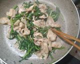簡単　春菊と豚こま肉のゴマ油醤油炒め作り方5写真