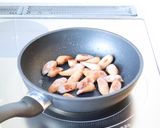 カリフラワーソーセージのガリバタ醤油炒め作り方2写真