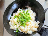 ガーリック炒飯炒り卵のせ