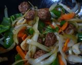 肉団子のケチャップ炒め。作り方2写真