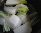 ♡春雨入り♪　鶏団子とカブのスープ♡作り方1写真