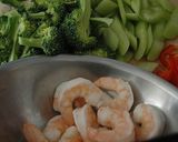 エビセロリブロッコリーのサラダ作り方1写真