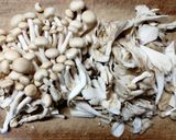 手作り鶏団子と アスパラ 舞茸のケチャップ煮込み作り方1写真