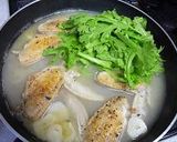 手羽先と春菊のコラーゲンスープ作り方4写真
