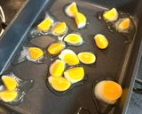 冷凍うずらでひよこ目玉焼き🐤作り方1写真