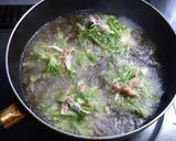春菊と舞茸と干しエビの揚げもの✿作り方4写真