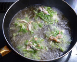 春菊と舞茸と干しエビの揚げもの✿作り方4写真