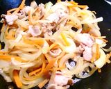 絶品‼ご飯が進む♪豚肉とスヌイ(もずく)のチャプチェ風 ♬作り方2写真