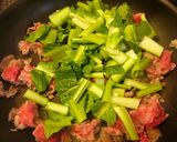簡単☆　牛肉と小松菜の炒め物　ワカメあん作り方2写真