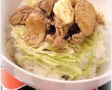 シャキシャキきゃべつがきいてるピリ辛豚丼作り方4写真