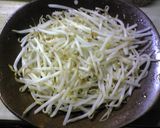 ☆もやし＆貝割れのピリ辛ゴマ酢和え☆作り方1写真
