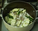 ひき肉と夏野菜のスープ簡単ワン鍋作り方2写真