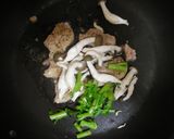 ＊ナツメグ★豚肉と春菊のオイルパスタ＊作り方5写真