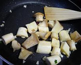 タコとエリンギのガーリックバター炒め作り方2写真