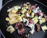 タコとエリンギのガーリックバター炒め作り方3写真