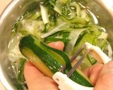 燻製イカとセロリのリボンサラダ蜂蜜レモン作り方2写真