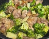 簡単♡鶏もも肉とブロッコリー味噌マヨ炒め作り方4写真